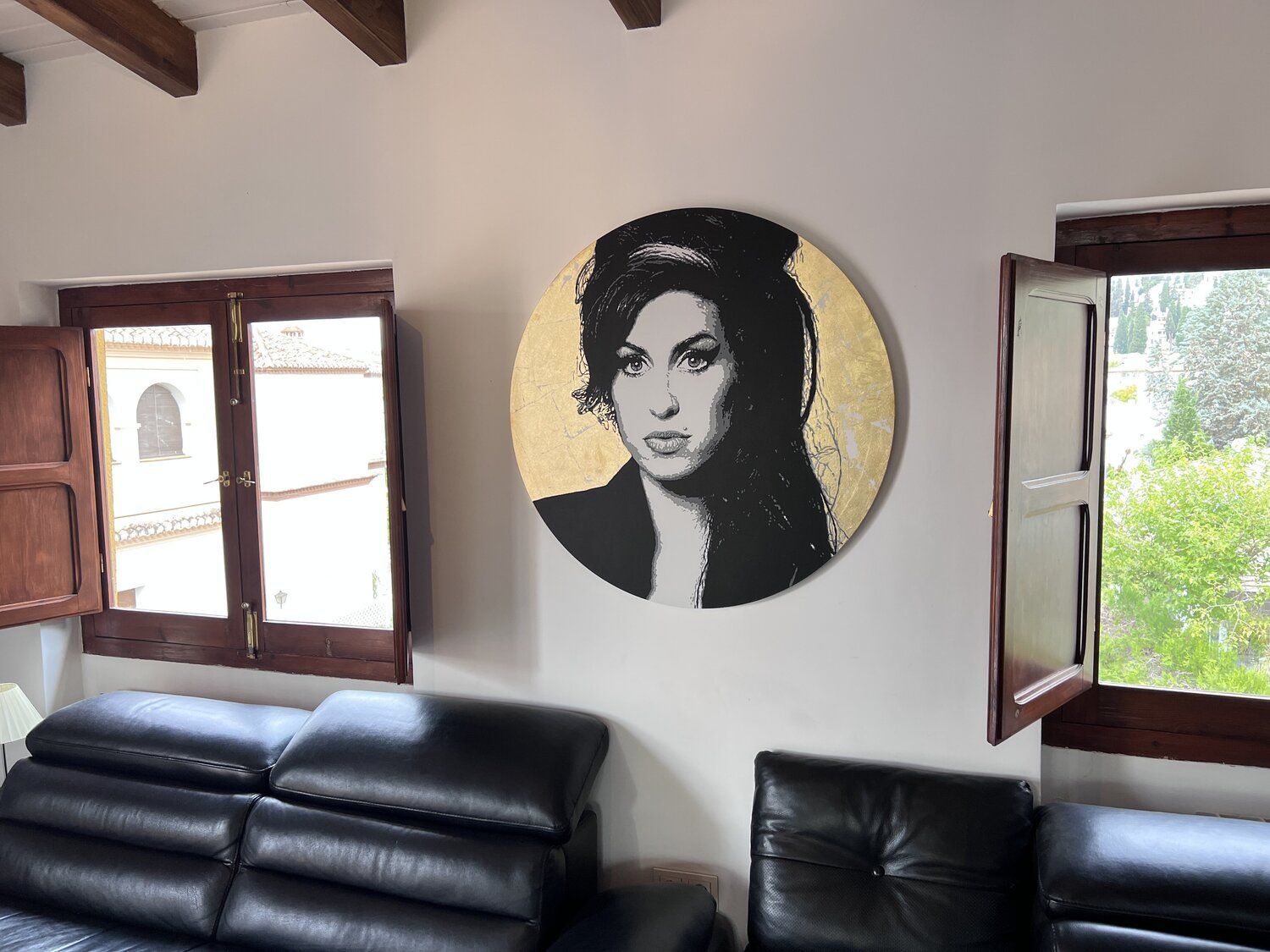 Retrato de la controversial cantante Amy Whinehouse, pintado por Michel Acosta Pérez AMY IN THE ROUND (back to black)