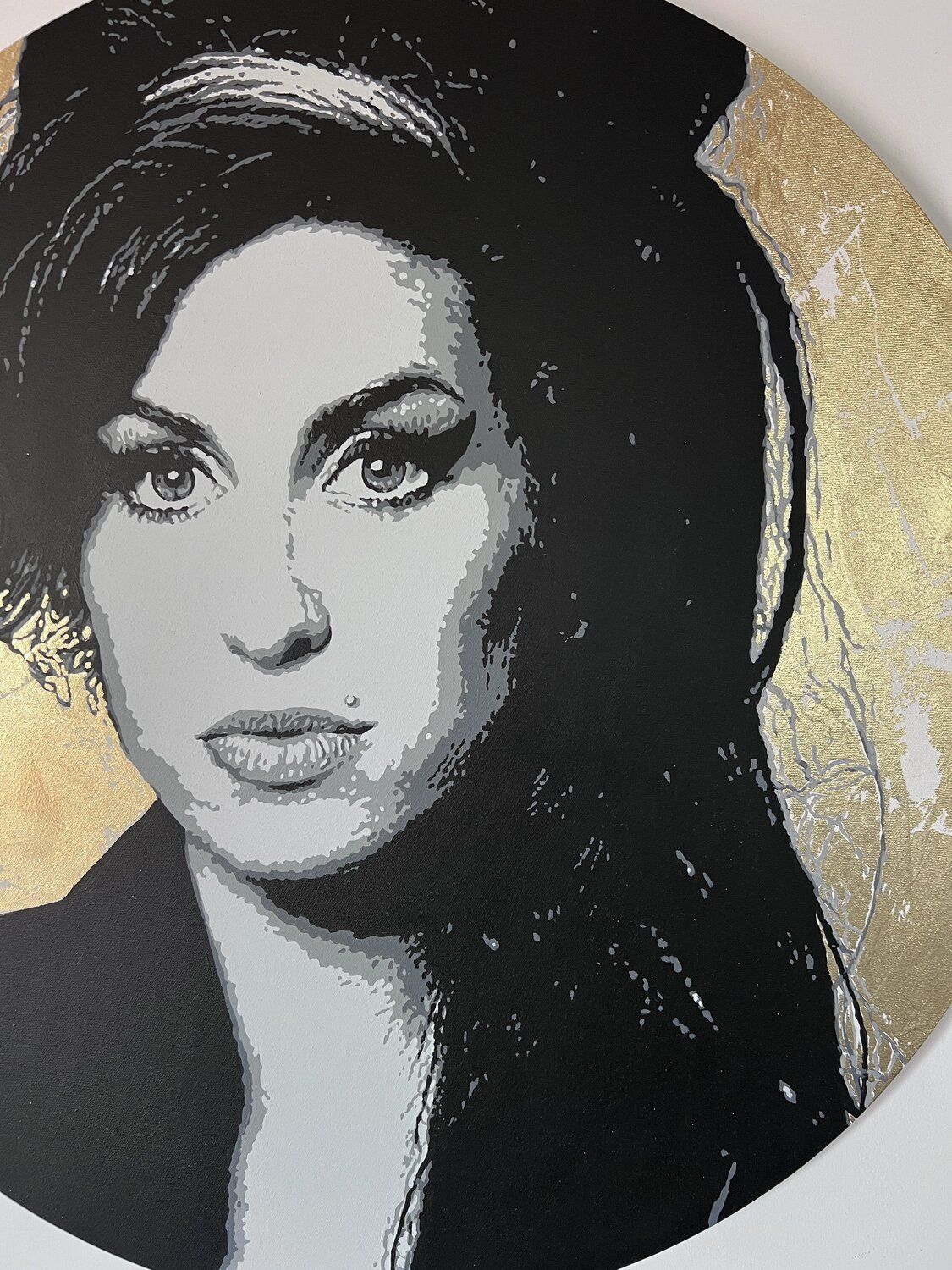 Retrato de la controversial cantante Amy Whinehouse, pintado por Michel Acosta Pérez AMY IN THE ROUND (back to black)