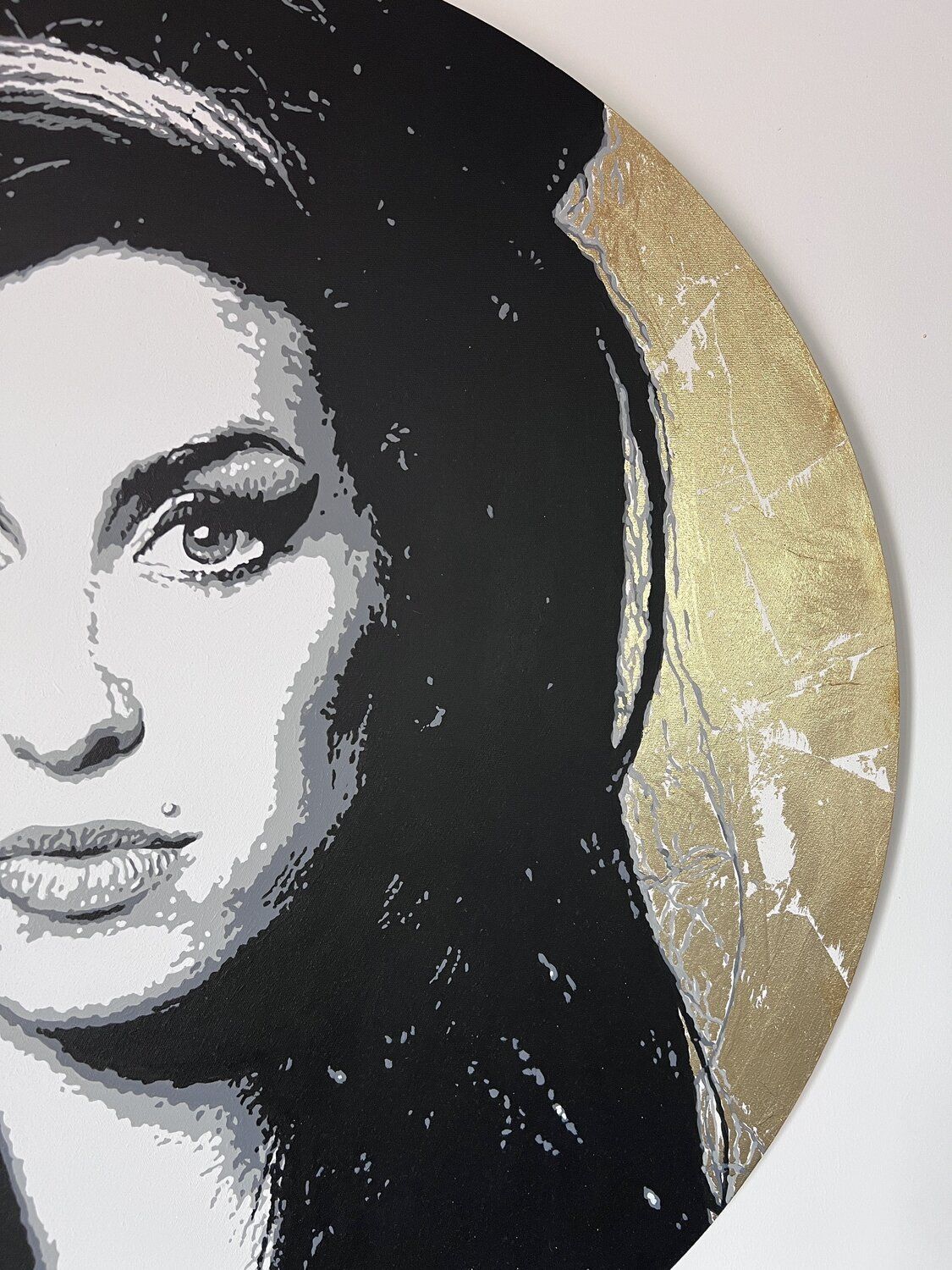 Retrato de la controversial cantante Amy Whinehouse, pintado por Michel Acosta Pérez AMY IN THE ROUND (back to black)