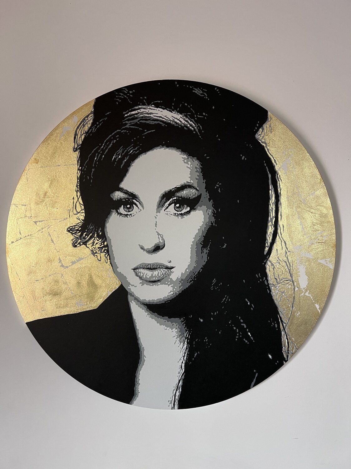 Retrato de la controversial cantante Amy Whinehouse, pintado por Michel Acosta Pérez AMY IN THE ROUND (back to black)