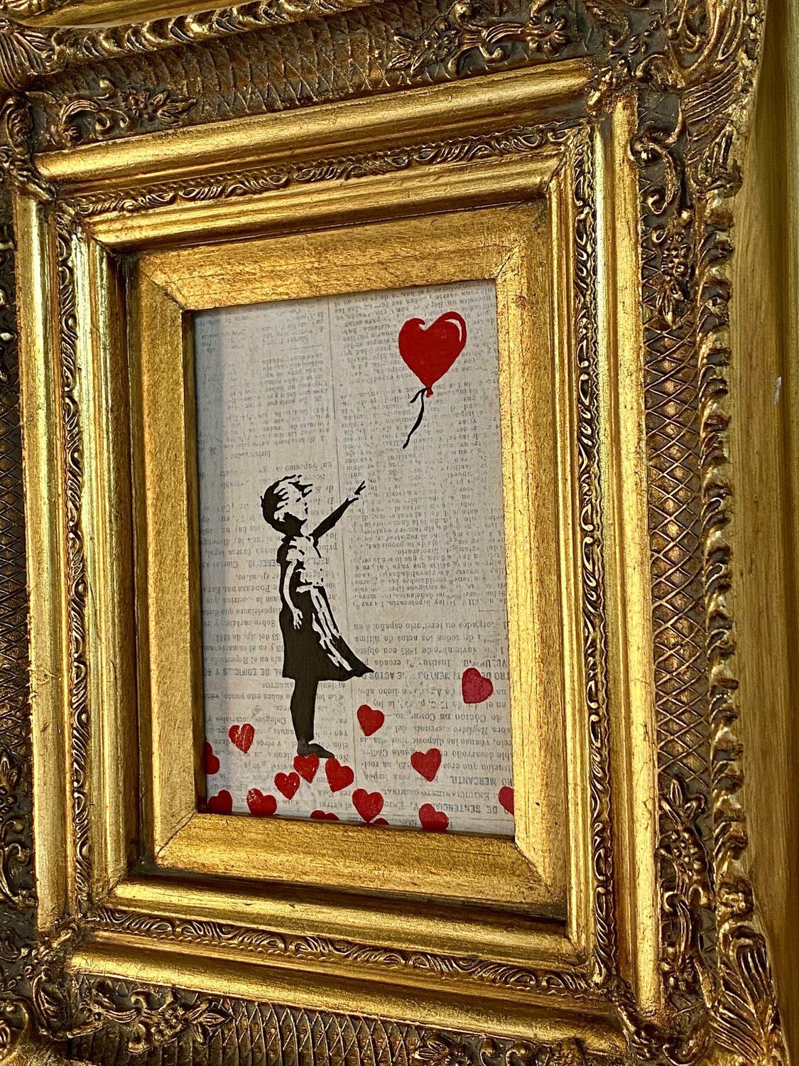 Obra original del artista cubano Michel Acosta Pérez, de estilo Pop, con una apropiación de la obra de Banksy Banksy update available (like it’s in the air)