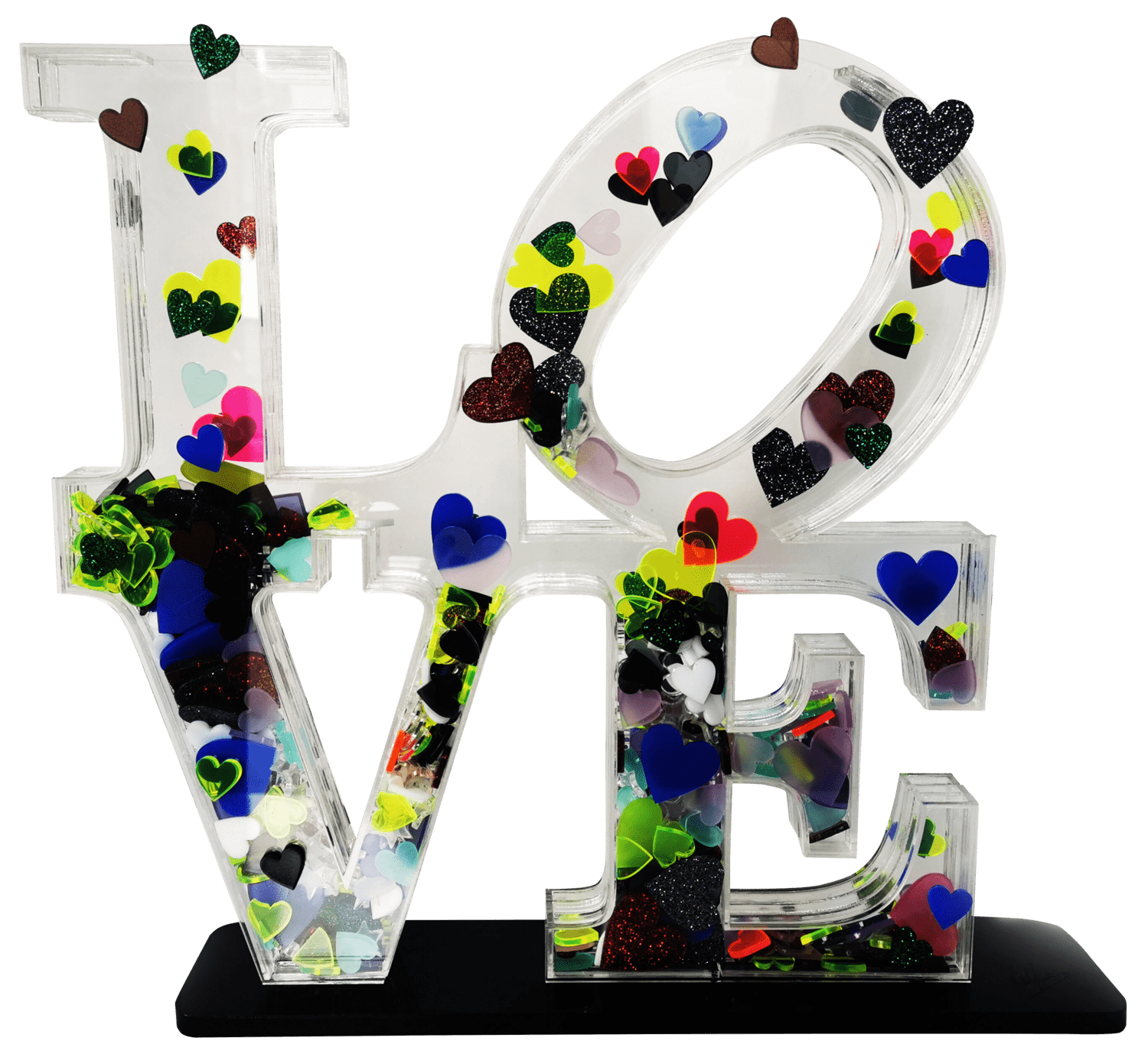 Michel Acosta reinterpreta la icónica obra de Robert Indiana con esta escultura. Se apropia de la palabra LOVE y construye una estructura en plexiglás transparente. LIKE LOVE