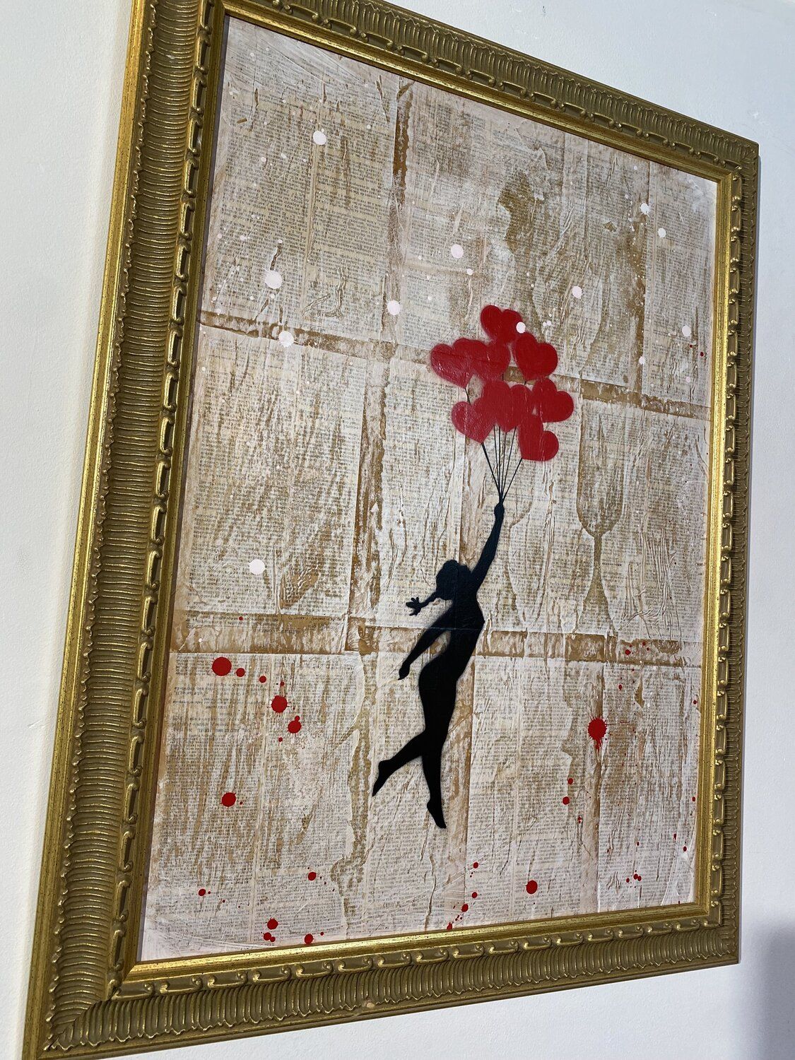 Obra original del artista cubano Michel Acosta Pérez, de estilo Pop, con una apropiación de la obra de Banksy Banksy update available (ALGO MAS QUE UN JUGUETE) 2